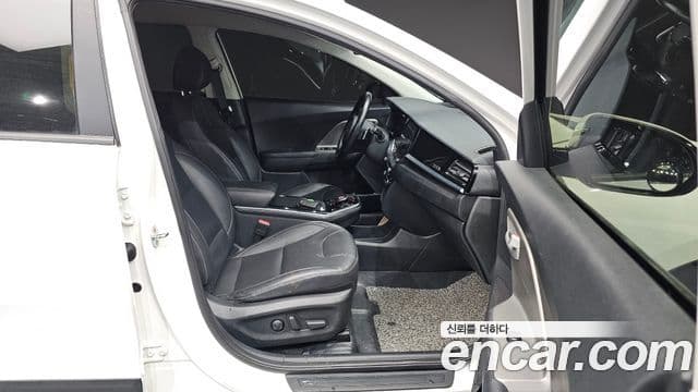 Kia Niro Plus Light (таксомоторный тип), 2023 12