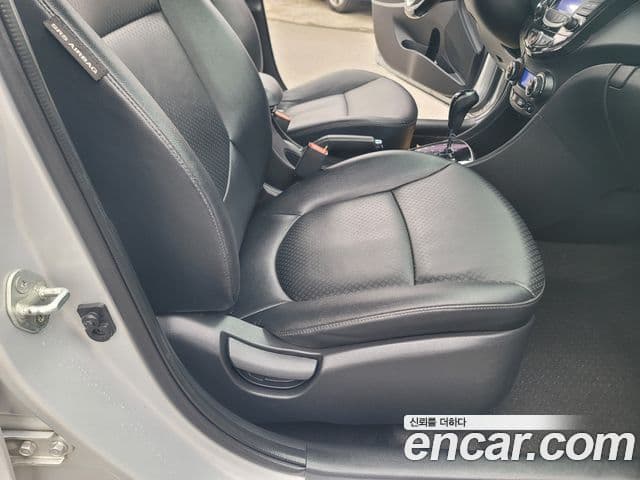 Hyundai Accent(новый кузов / новое поколение) Premium, 2015 15