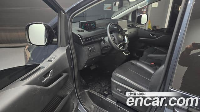 Hyundai Staria Modern, 2025 10