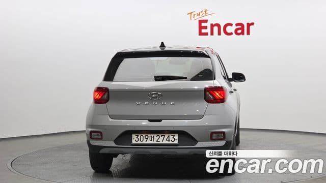 Hyundai Venue Premium, 2024 4