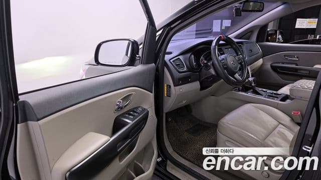 Kia The / новый New Carnival Luxury, 2019 11