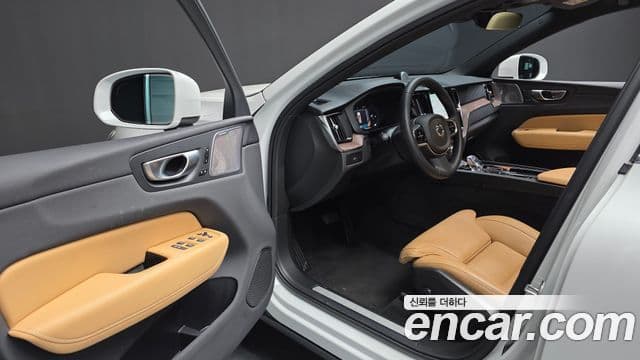 Volvo XC60 2세대 B5 Ultimate Bright, 2024 10