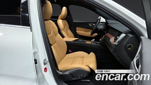 Volvo XC60 2세대 B5 Ultimate Bright, 2024 11