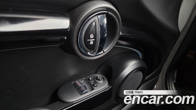 Mini Cooper Электрический (Electric) 3세대, 2023 19