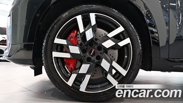 Mini Cooper S Countryman 3세대 ALL4 JCW first Edition, 2025 все фото