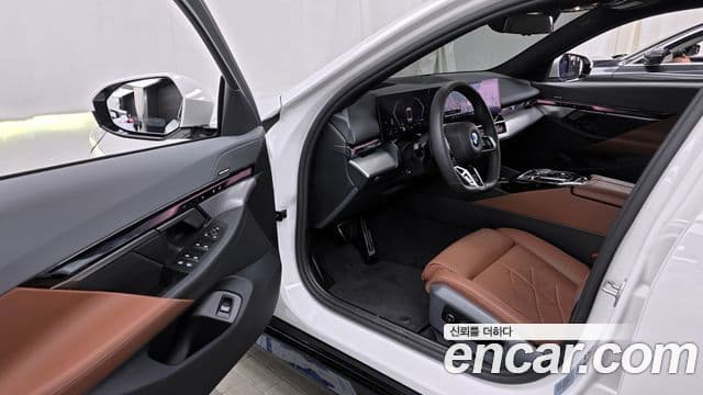 BMW 5시리즈 (G60) 530i xDrive M Sport, 2025 10