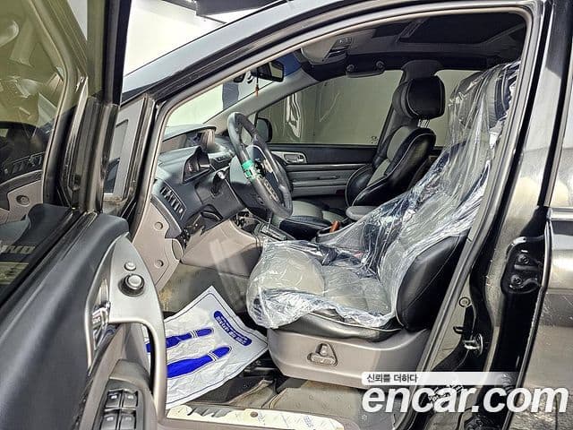 KG모빌리티(SsangYong) Korando 투리스모 4WD GT 11인승, 2014 8