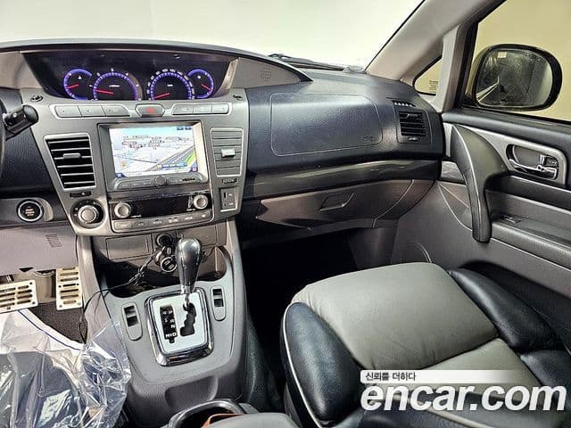 KG모빌리티(SsangYong) Korando 투리스모 4WD GT 11인승, 2014 10