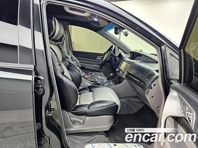 KG모빌리티(SsangYong) Korando 투리스모 4WD GT 11인승, 2014 11