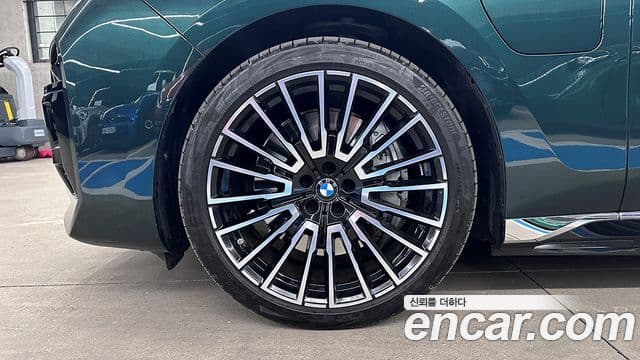 BMW 7시리즈 (G70) 750e xDrive M Sport, 2025 все фото