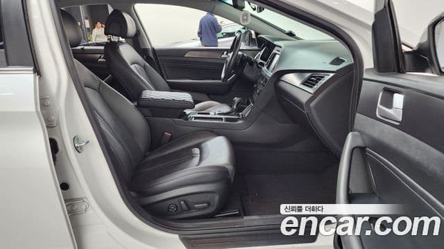 Hyundai LF Sonata Special, 2017 11