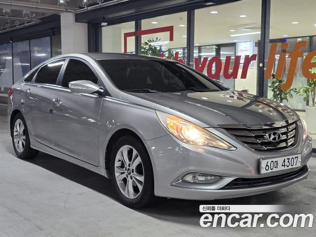 Hyundai YF Sonata Premier, 2011 1