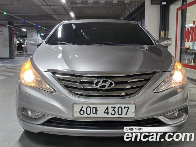 Hyundai YF Sonata Premier, 2011 3