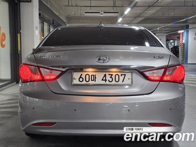 Hyundai YF Sonata Premier, 2011 4