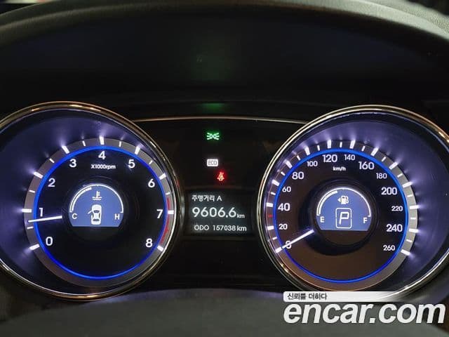 Hyundai YF Sonata Premier, 2011 8