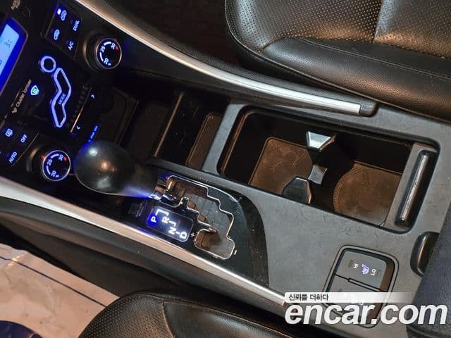 Hyundai YF Sonata Premier, 2011 9