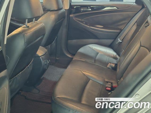 Hyundai YF Sonata Premier, 2011 10