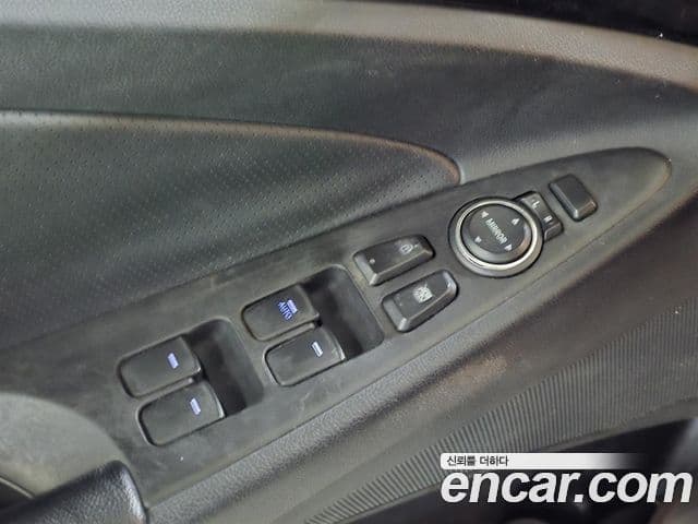 Hyundai YF Sonata Premier, 2011 18