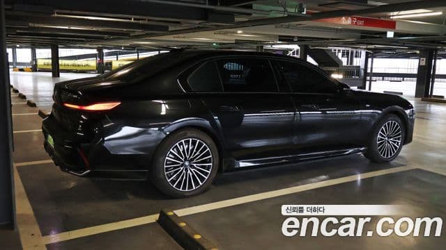 BMW i7 (G70) xDrive 60 M Sport, 2023 4