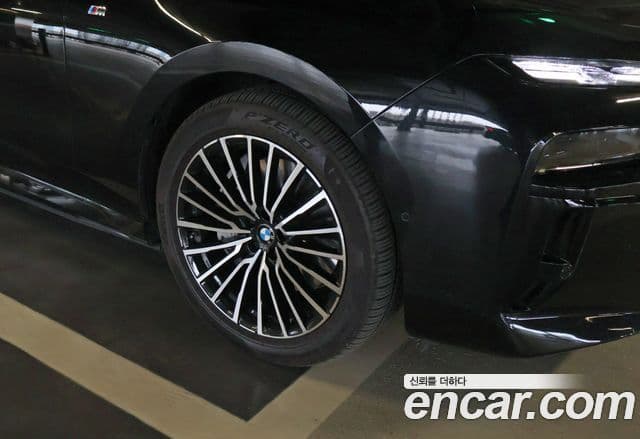 BMW i7 (G70) xDrive 60 M Sport, 2023 7