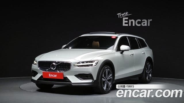 Volvo V60 Cross Country 2세대 B5 Pro AWD, 2021 1