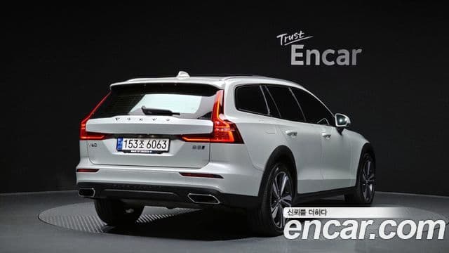 Volvo V60 Cross Country 2세대 B5 Pro AWD, 2021 2