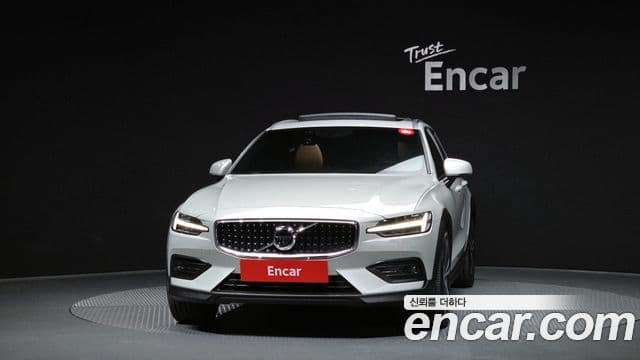 Volvo V60 Cross Country 2세대 B5 Pro AWD, 2021 3
