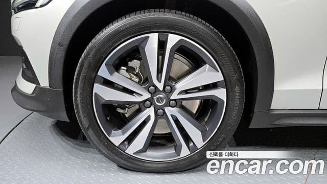 Volvo V60 Cross Country 2세대 B5 Pro AWD, 2021 все фото