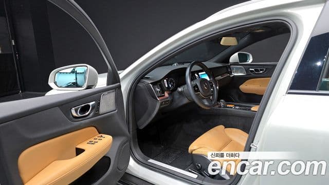 Volvo V60 Cross Country 2세대 B5 Pro AWD, 2021 10