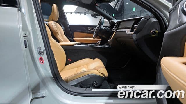 Volvo V60 Cross Country 2세대 B5 Pro AWD, 2021 11