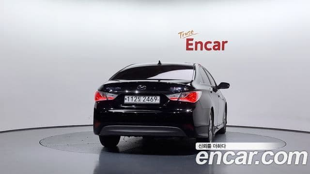 Hyundai Sonata гибрид Royal, 2012 4