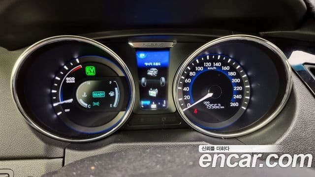 Hyundai Sonata гибрид Royal, 2012 8