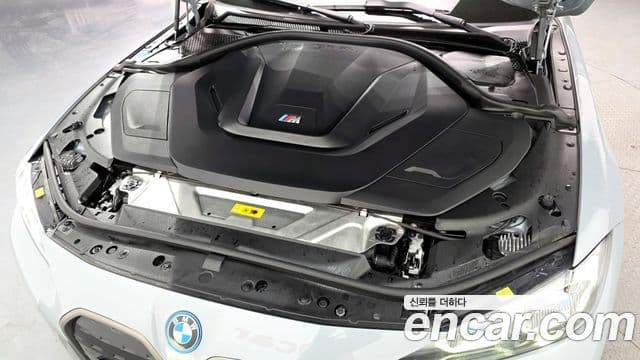 BMW i4, 2022 6