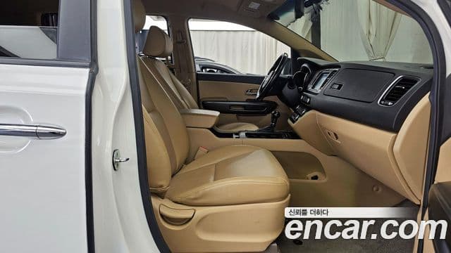 Kia All New Carnival Luxury, 2016 11