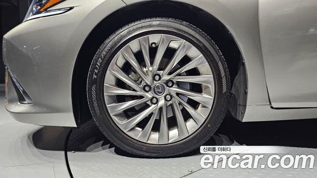 Lexus ES300h 7세대 Luxury Plus, 2024 все фото