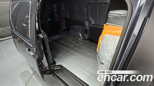 Hyundai Staria Modern, 2023 12