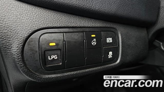 Kia All New Carens Prestige, 2015 16