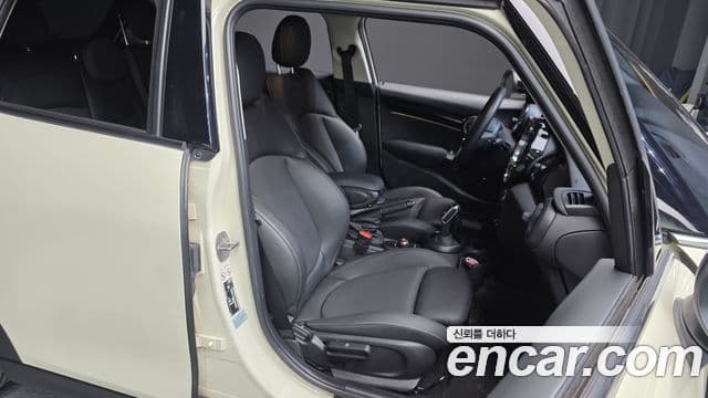 Mini Cooper 3세대, 2023 10