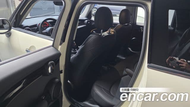 Mini Cooper 3세대, 2023 13