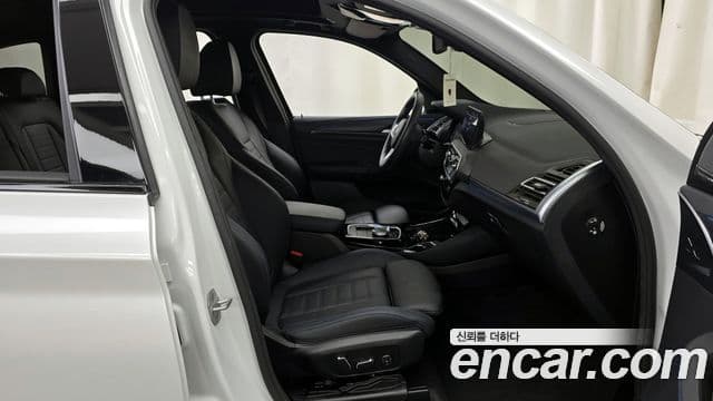 BMW iX3 M Sport, 2025 11