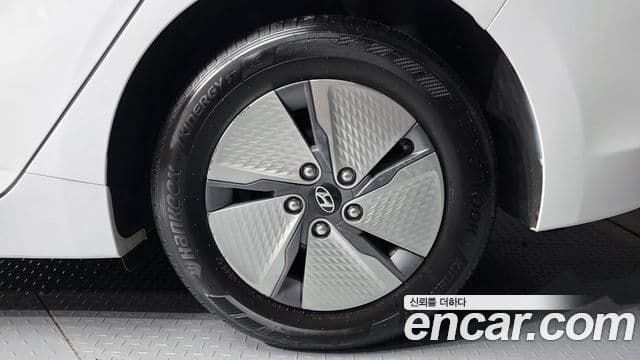 Hyundai The / новый New Ioniq гибрид N, 2020 все фото