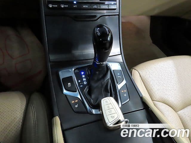 Hyundai Grandeur HG Modern, 2015 9