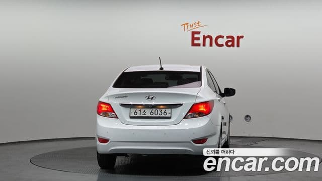 Hyundai Accent(новый кузов / новое поколение) Modern, 2015 4