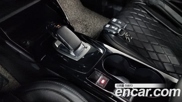 Peugeot e-2008 2세대 EV GT, 2021 9