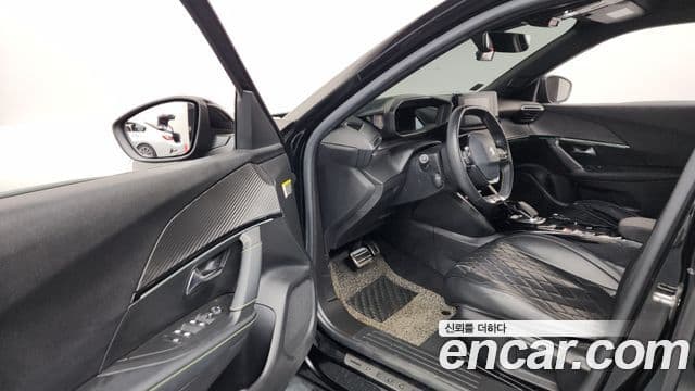 Peugeot e-2008 2세대 EV GT, 2021 10