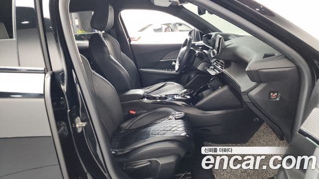 Peugeot e-2008 2세대 EV GT, 2021 11