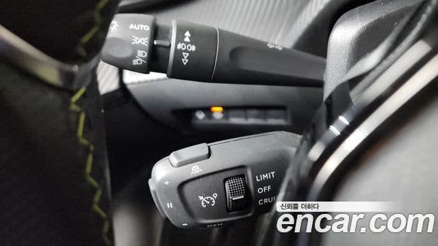 Peugeot e-2008 2세대 EV GT, 2021 14