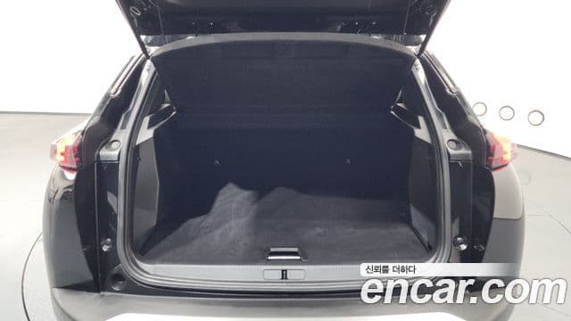 Peugeot e-2008 2세대 EV GT, 2021 20