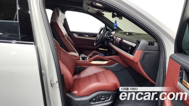 Porsche Cayenne (PO536), 2025 11