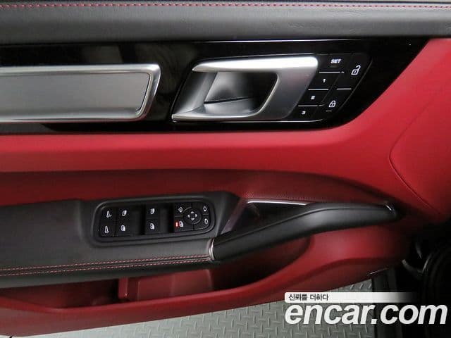 Porsche Cayenne (PO536) 4.0 турбо купе, 2022 16